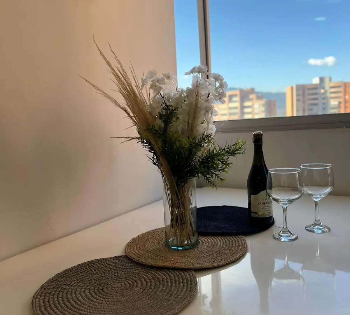 Magnificent Apartment Near Lleras And Provenza 메딜린
